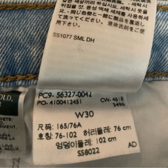 Levi’s 501 Cutoff Shorts Size 30 Light Wash Blue Denim Graphic Levi’s Stripe - Picture 5 of 5